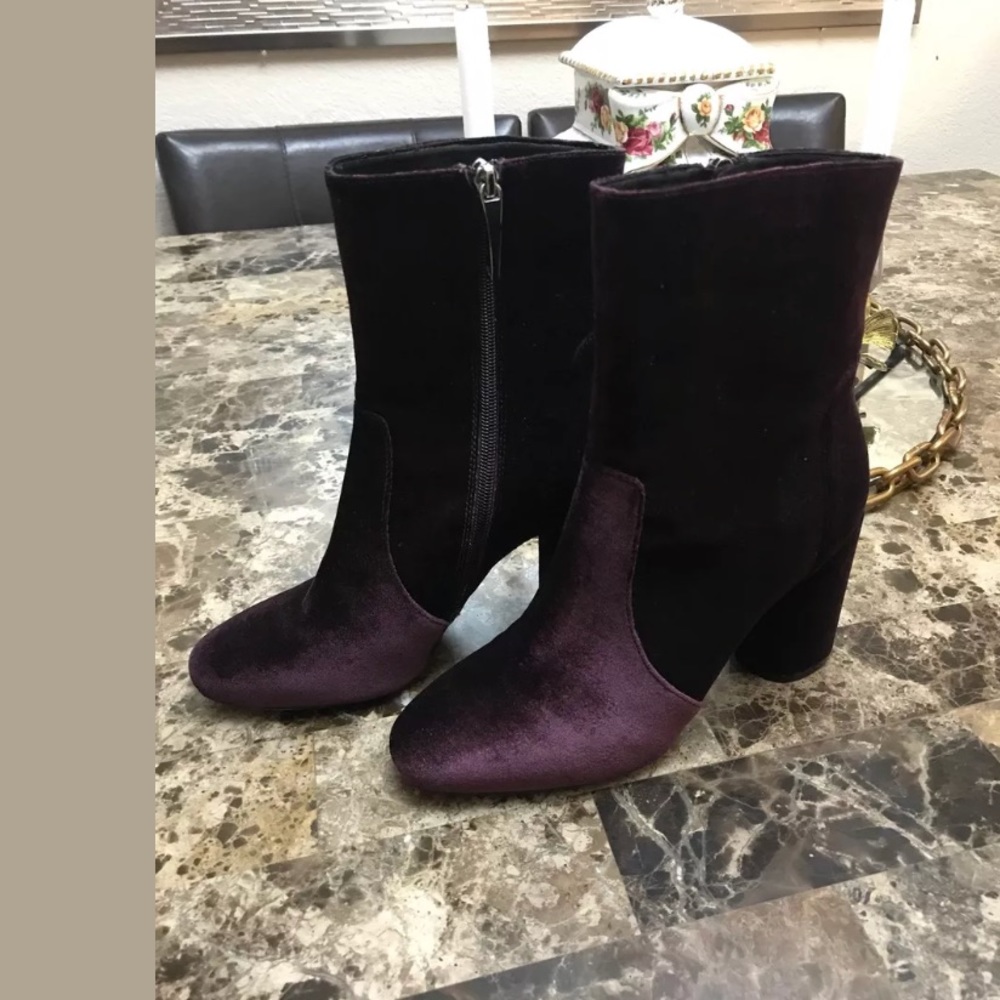 Donna Karan New York Alley Bootie CORDOVAN VELVET - Picture 2 of 8